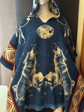 NWOT Wolf Moon Hooded Poncho in Navy and Cream